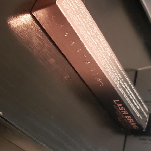 Anastasia setting powder and mascara - Picture 3 of 4